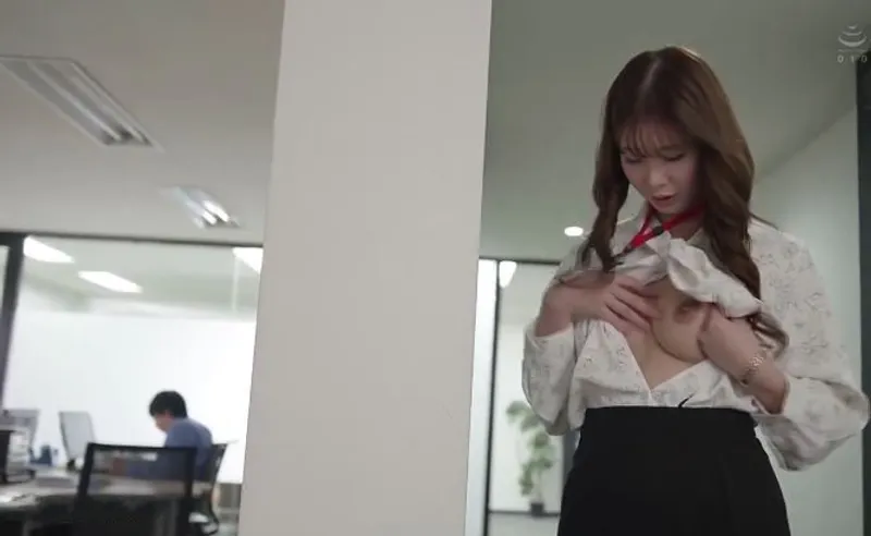 Bí ẩn đằng sau cô nhân viên giao diện chỉn chu nghiêm nghị hóa ra lại là "nữ hoàng dâm đãng" đích thực